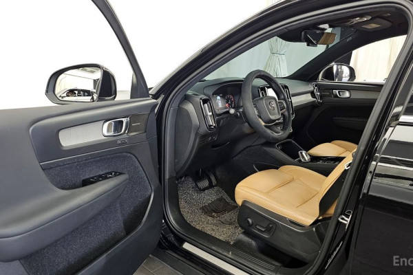 2021 Volvo XC40 с пробегом 50 548 км