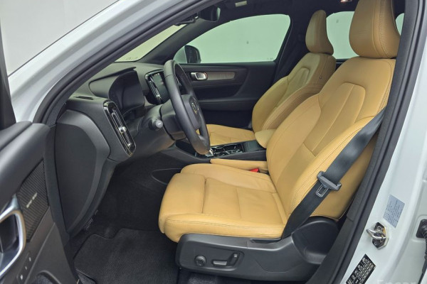 2020 Volvo XC40 с пробегом 72 068 км