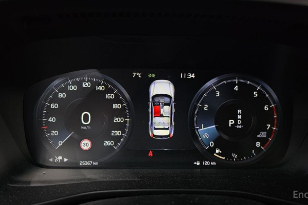 2019 Volvo XC40 с пробегом 25 367 км