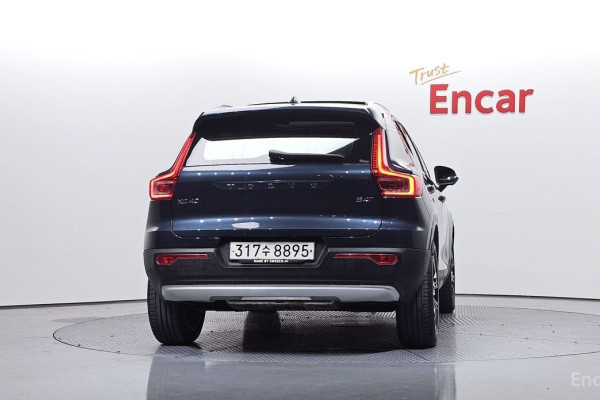 2020 Volvo XC40 с пробегом 26 228 км