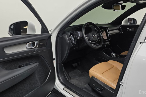 2021 Volvo XC40 с пробегом 31 037 км