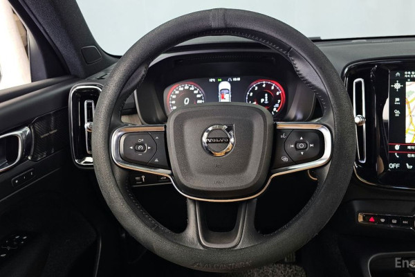 2021 Volvo XC40 с пробегом 50 548 км