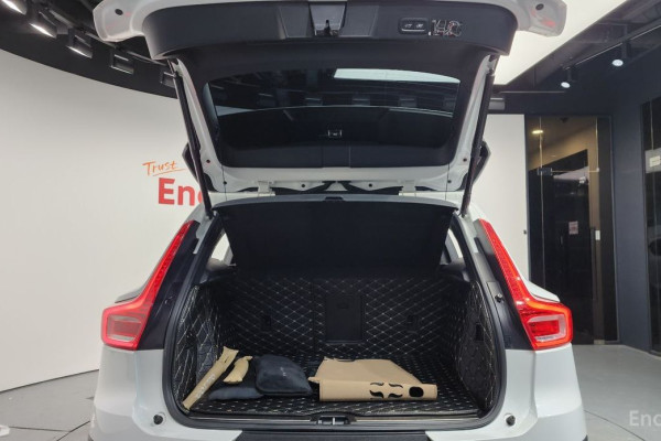 2020 Volvo XC40 с пробегом 32 662 км