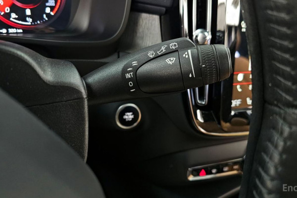 2021 Volvo XC40 с пробегом 50 548 км