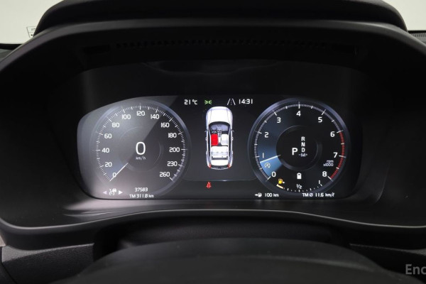 2020 Volvo XC40 с пробегом 37 583 км