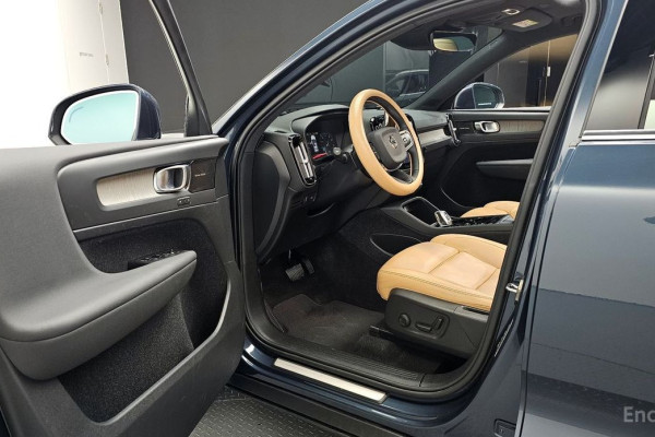 2020 Volvo XC40 с пробегом 26 228 км