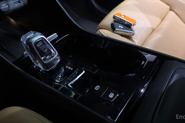 2020 Volvo XC40 с пробегом 70 179 км