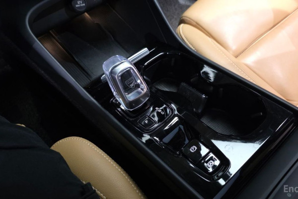 2020 Volvo XC40 с пробегом 37 583 км