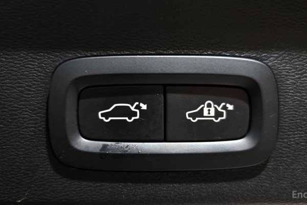 2021 Volvo XC40 с пробегом 108 997 км