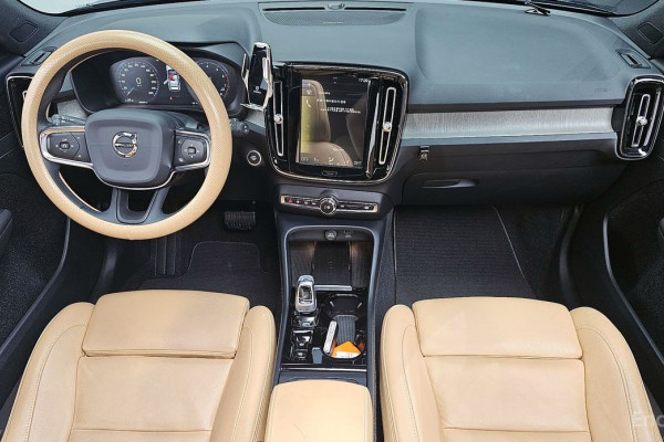 2020 Volvo XC40 с пробегом 26 228 км