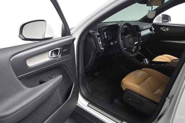 2020 Volvo XC40 с пробегом 70 179 км