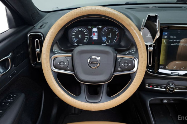 2020 Volvo XC40 с пробегом 26 228 км