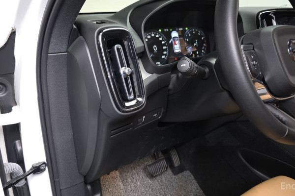 2020 Volvo XC40 с пробегом 37 583 км