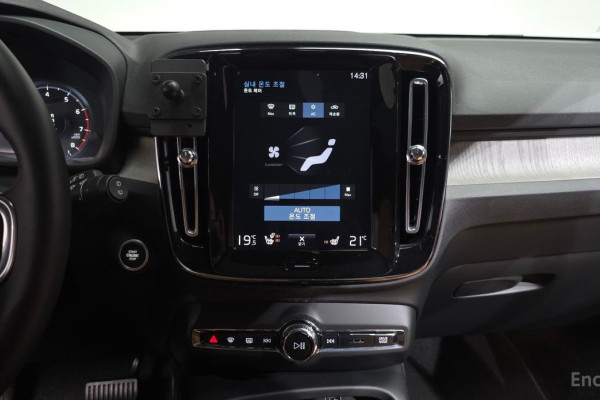 2020 Volvo XC40 с пробегом 70 179 км