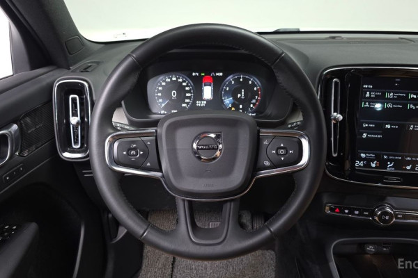 2020 Volvo XC40 с пробегом 37 583 км