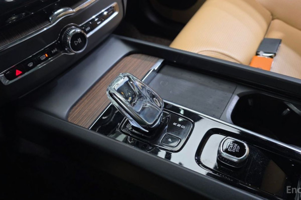 2022 Volvo XC60 с пробегом 77 380 км