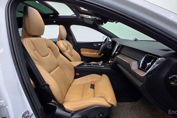 2022 Volvo XC60 с пробегом 77 380 км