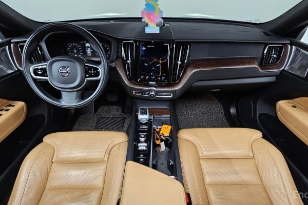 2021 Volvo XC60 с пробегом 58 299 км