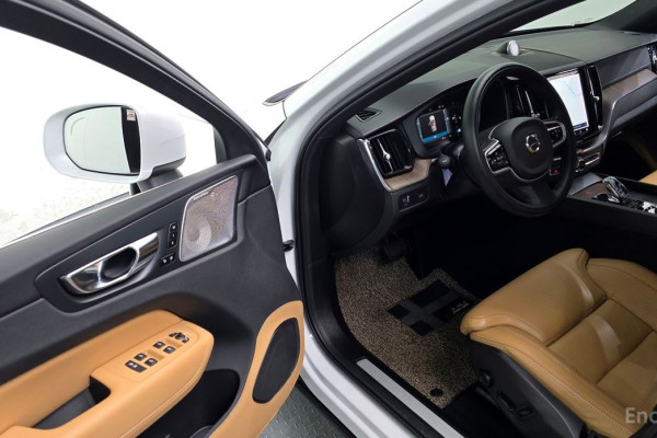 2022 Volvo XC60 с пробегом 77 380 км