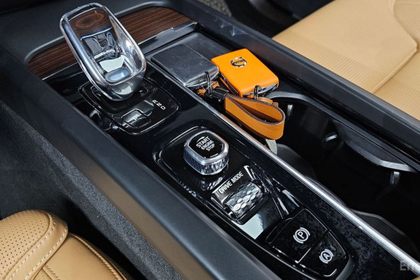 2021 Volvo XC60 с пробегом 58 299 км