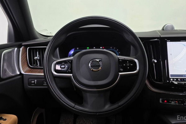 2022 Volvo XC60 с пробегом 77 380 км