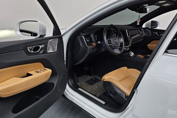 2021 Volvo XC60 с пробегом 58 299 км