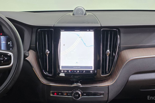 2022 Volvo XC60 с пробегом 77 380 км