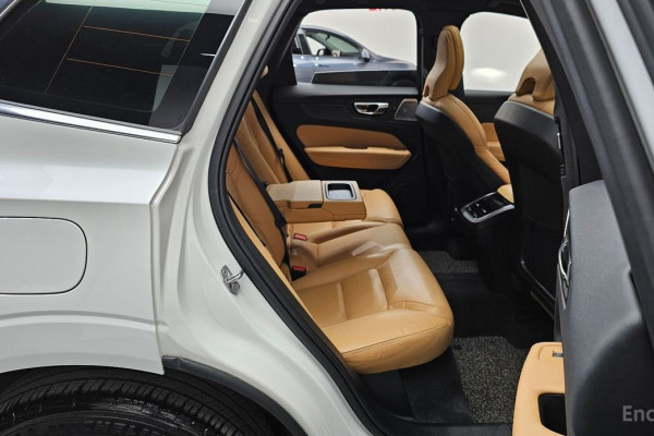 2021 Volvo XC60 с пробегом 58 299 км