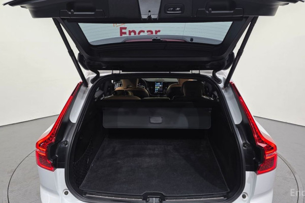 2022 Volvo XC60 с пробегом 77 380 км