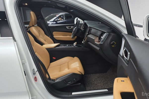 2021 Volvo XC60 с пробегом 54 488 км