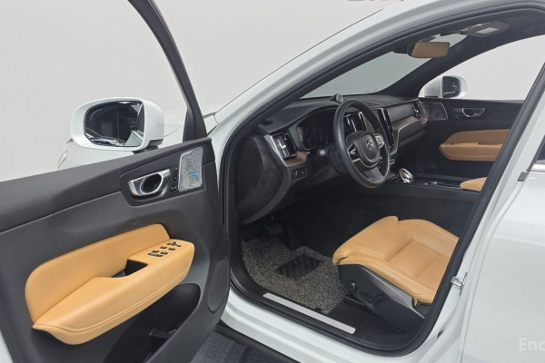 2021 Volvo XC60 с пробегом 54 488 км