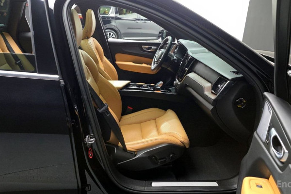 2022 Volvo XC60 с пробегом 22 458 км