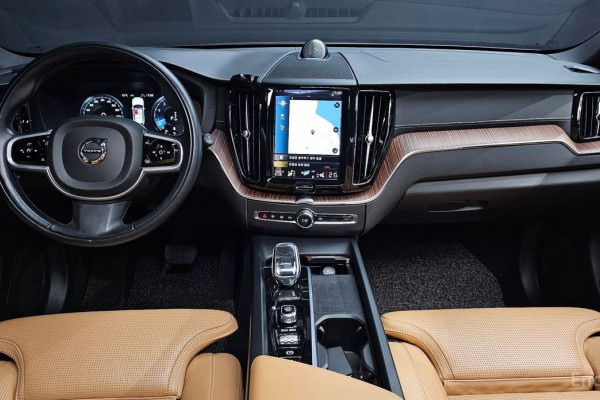 2021 Volvo XC60 с пробегом 59 313 км