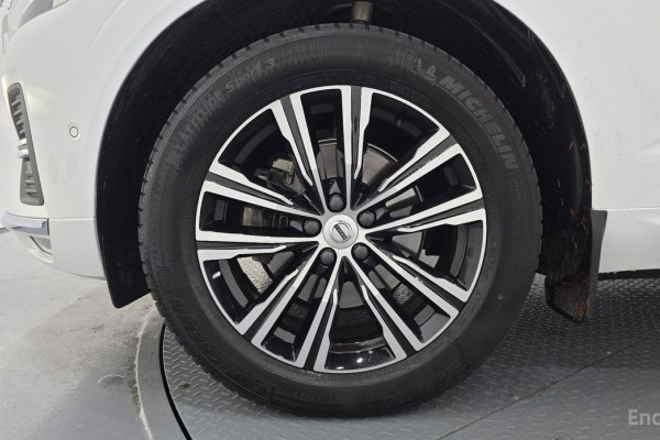 2022 Volvo XC60 с пробегом 25 557 км