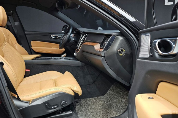 2021 Volvo XC60 с пробегом 59 313 км