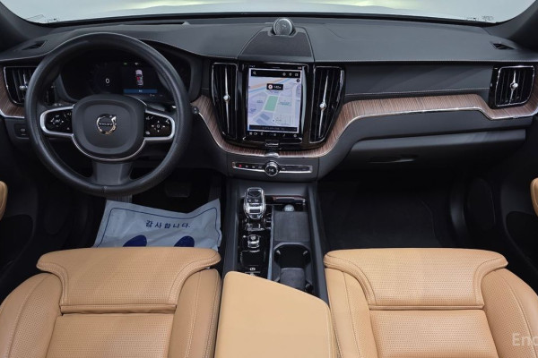 2022 Volvo XC60 с пробегом 25 557 км