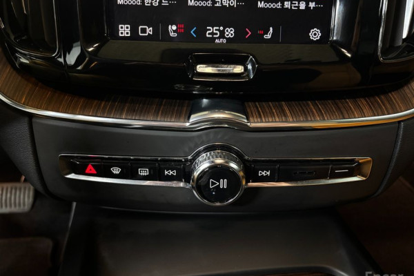 2022 Volvo XC60 с пробегом 74 000 км