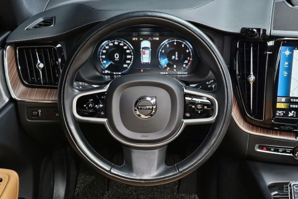 2021 Volvo XC60 с пробегом 59 313 км