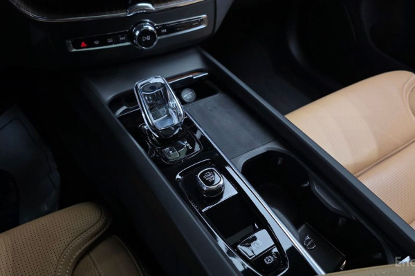 2022 Volvo XC60 с пробегом 25 557 км