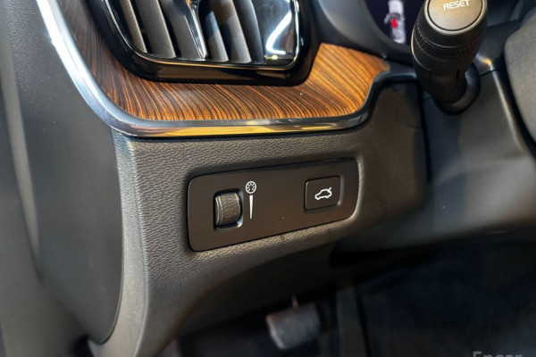 2022 Volvo XC60 с пробегом 74 000 км