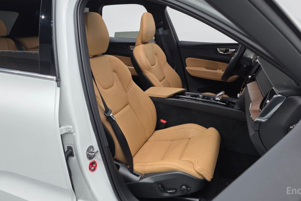 2022 Volvo XC60 с пробегом 25 557 км