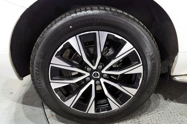 2023 Volvo XC60 с пробегом 39 281 км