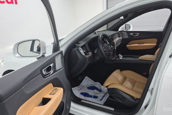 2022 Volvo XC60 с пробегом 25 557 км
