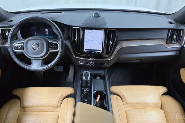 2022 Volvo XC60 с пробегом 45 562 км