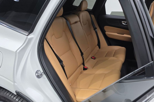 2022 Volvo XC60 с пробегом 25 557 км