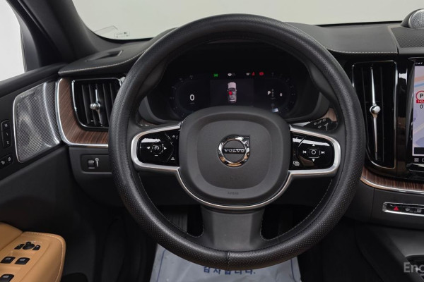 2022 Volvo XC60 с пробегом 25 557 км