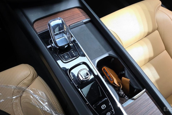 2023 Volvo XC60 с пробегом 39 281 км