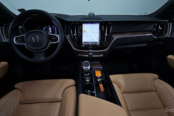 2022 Volvo XC60 с пробегом 43 004 км