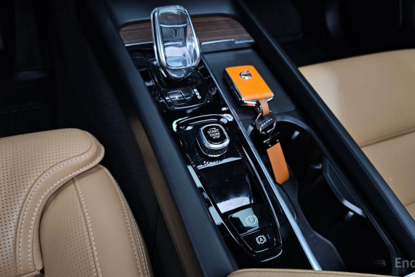 2022 Volvo XC60 с пробегом 43 004 км