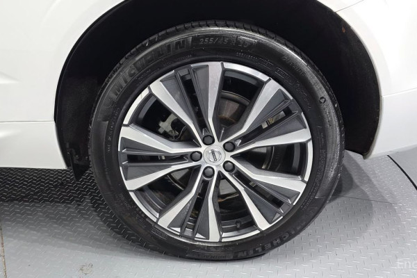 2022 Volvo XC60 с пробегом 35 074 км